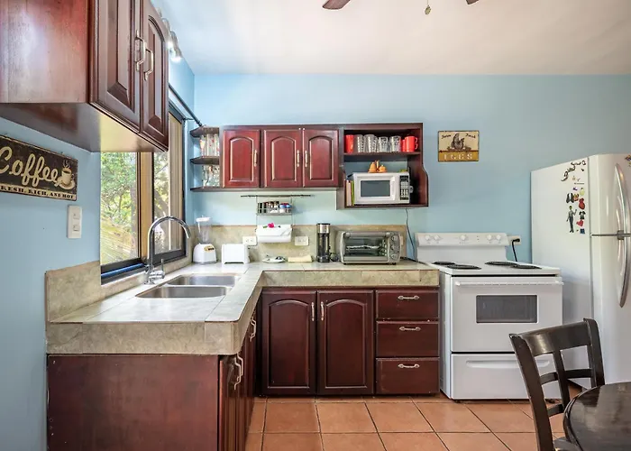 Walk To Playa Ocotal! 2br W/ Pool