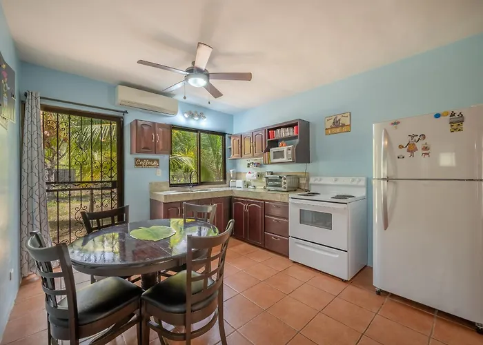 Walk To Playa Ocotal! 2br W/ Pool Apartamento *
