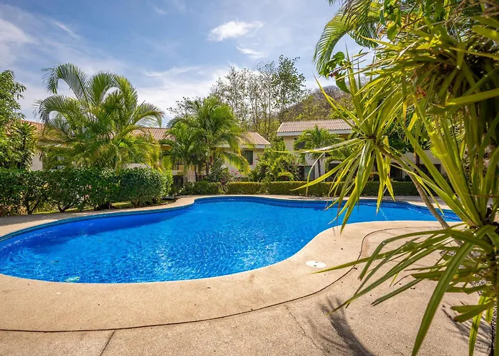 Walk To Playa Ocotal! 2br W/ Pool Coco